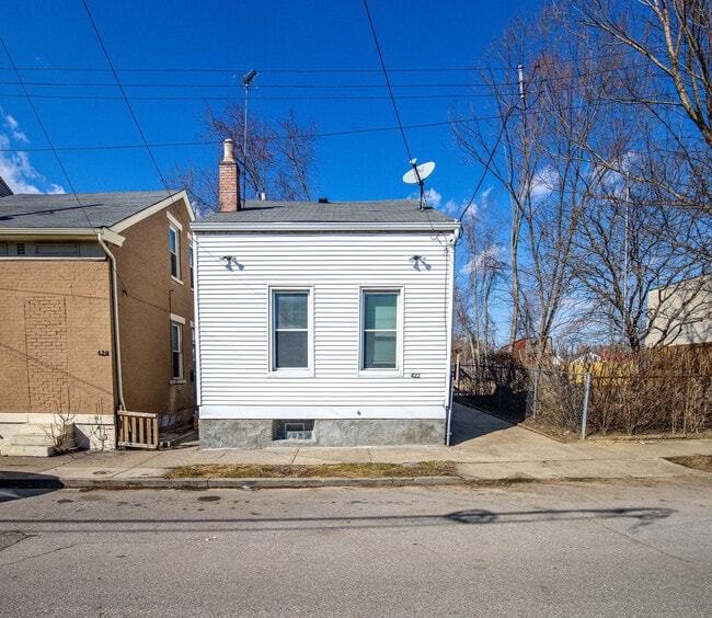 Photo - 422 Watkins St