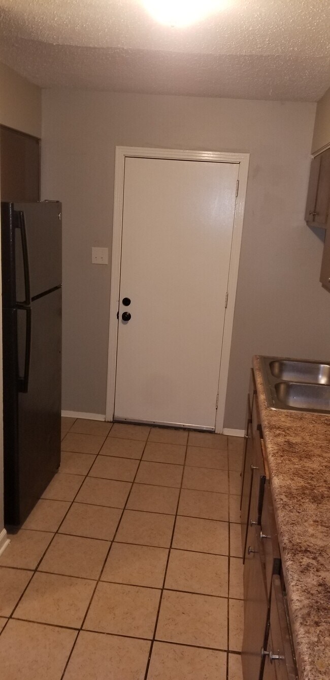 Photo - 1307-09 Halcomb ln