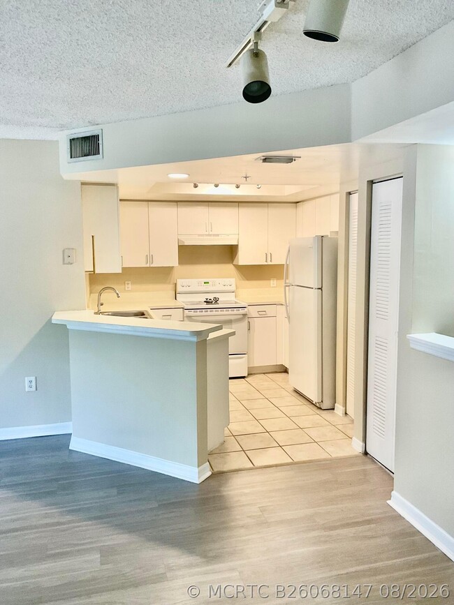 Building Photo - 4163 N Haverhill Rd Unit 1217