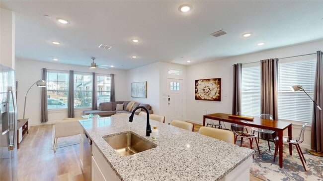 Building Photo - 2926 ELLE DR