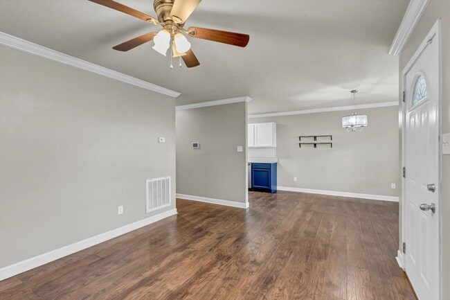 Photo - 219 W Watt St