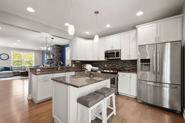 Building Photo - 355 Woodruff St Rental