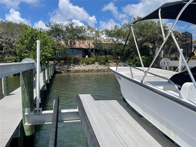 421 Waterside Ln