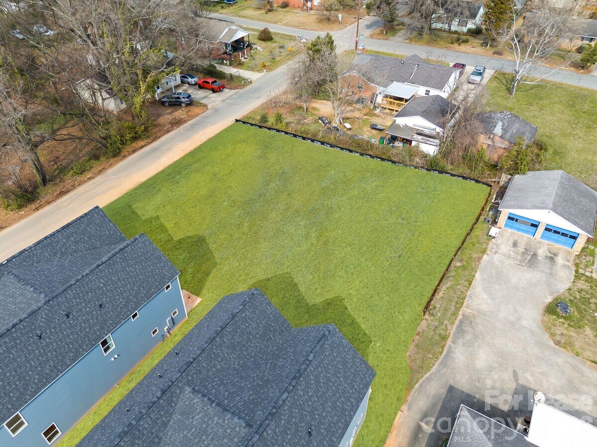 Photo - 337 N Hoskins Rd