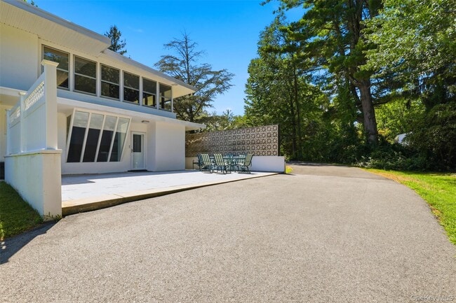 58 Carolyn Rd E