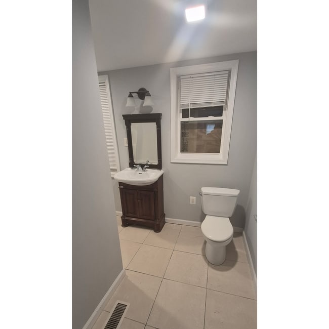 Photo - 647 S Pulaski St