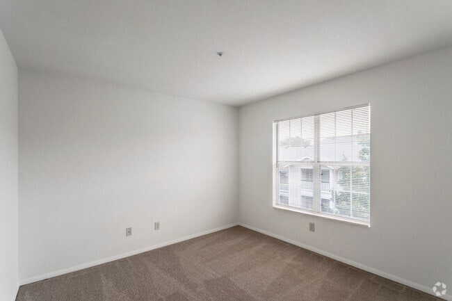 1 BR w/ Den, 1 BA - 775 SF