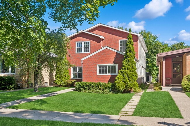 Photo - 2011 Brummel St