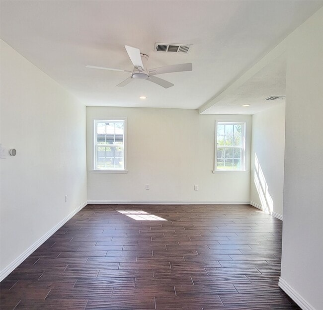 Photo - 519 N Shady Ln