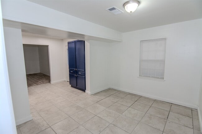 Photo - 2120 Godfrey St