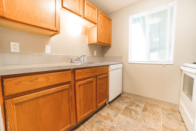 Photo - Lynmarie Apartments