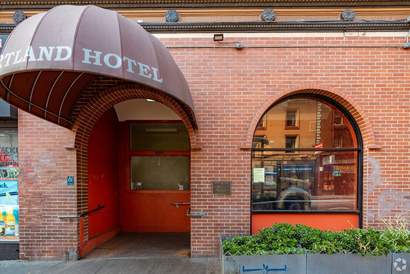 Entrance - Hartland Hotel