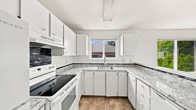 Photo - 441 NE Kettle St Unit #B202 [?150][*21008378]