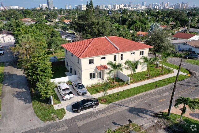 Building Photo - 785 SW 7th Ave Rental
