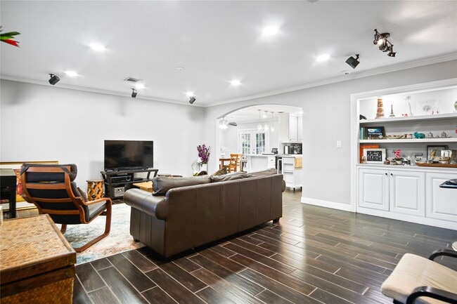 9928 Westview Dr