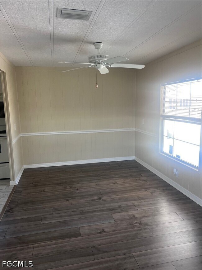947 Strongbox Ln