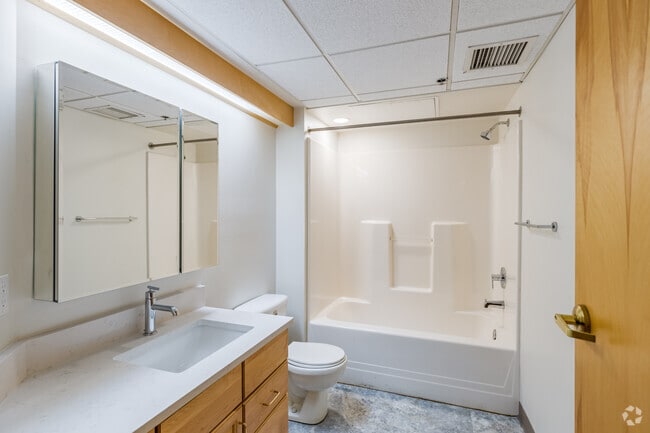 Studio - 520SF (B) - Bathroom