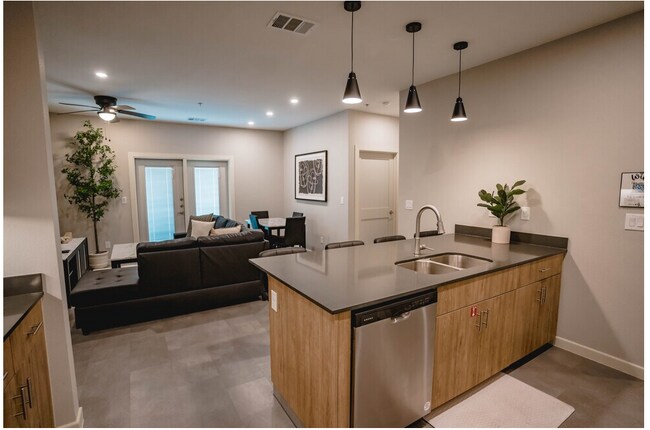 Photo - 600 E Dallas Ave Unidad A-04