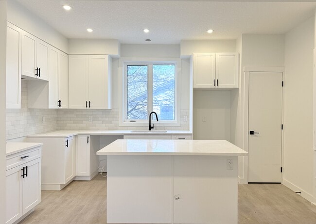 Photo - 14002 123a Ave NW Unit 7