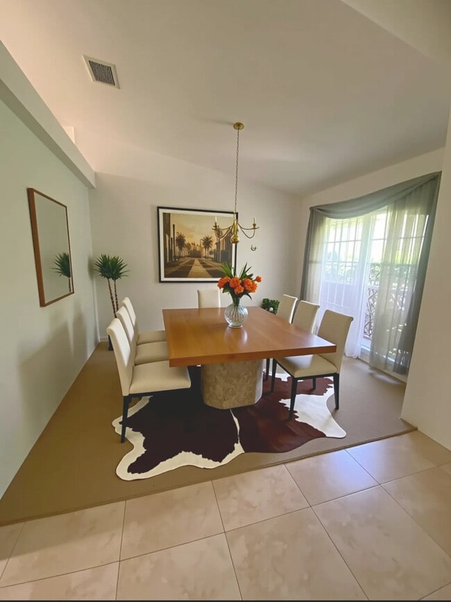 Photo - 781 NW Grenada St