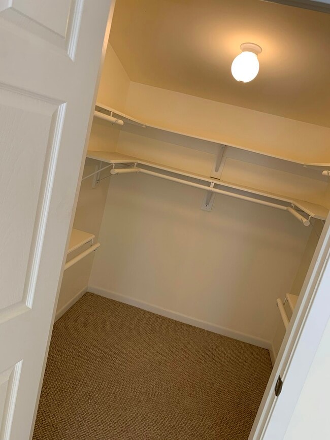 Photo - 5590 Clinton St