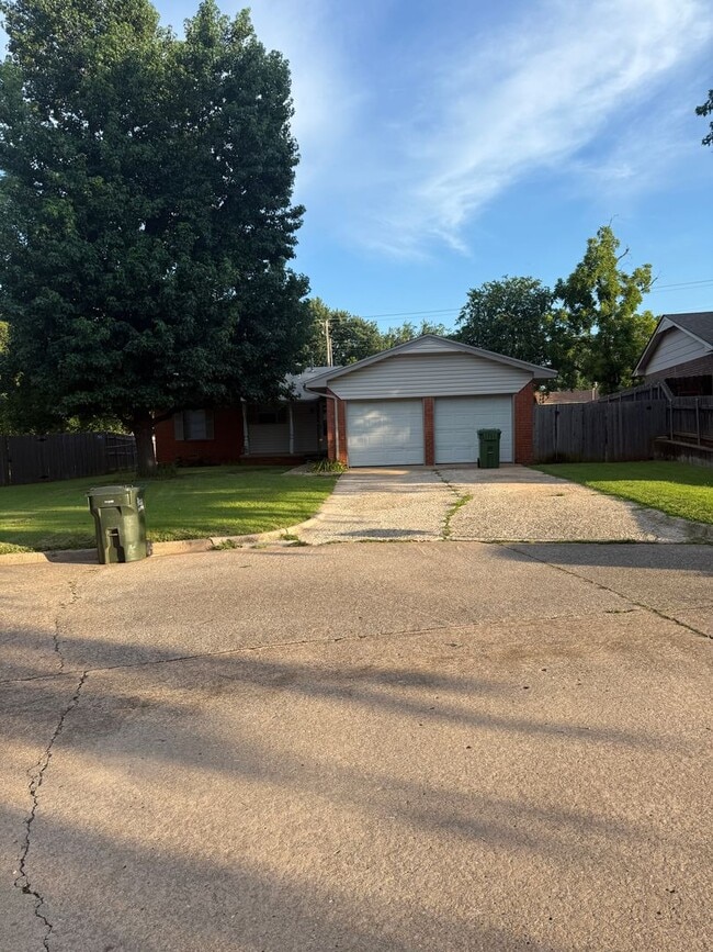 For Rent - Charming 3 bedroom home in Yukon! - For Rent - Charming 3 bedroom home in Yukon!