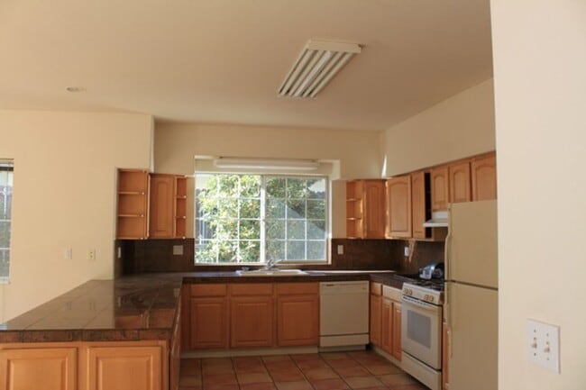 Photo - Beautiful Spacious 5 Bedroom, 4 Bathroom House Centrally Located