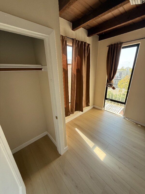 Photo - 1701 Le Roy Ave Unidad 6