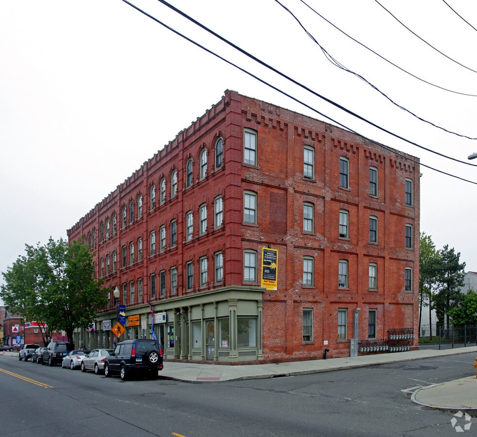 Photo - East Main Mews Apartments