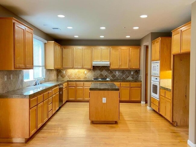 Photo - 2827 Canwick Ln