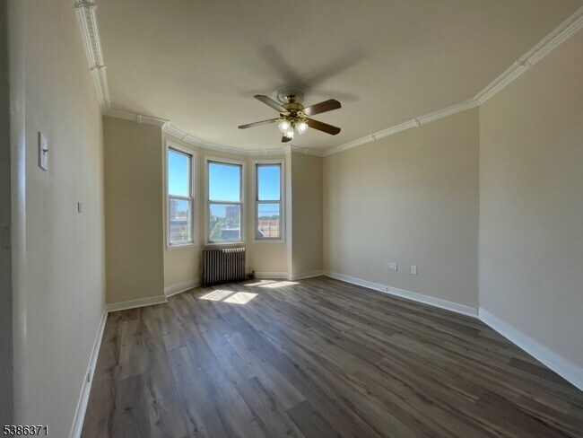Building Photo - 115 Park Ave Rental