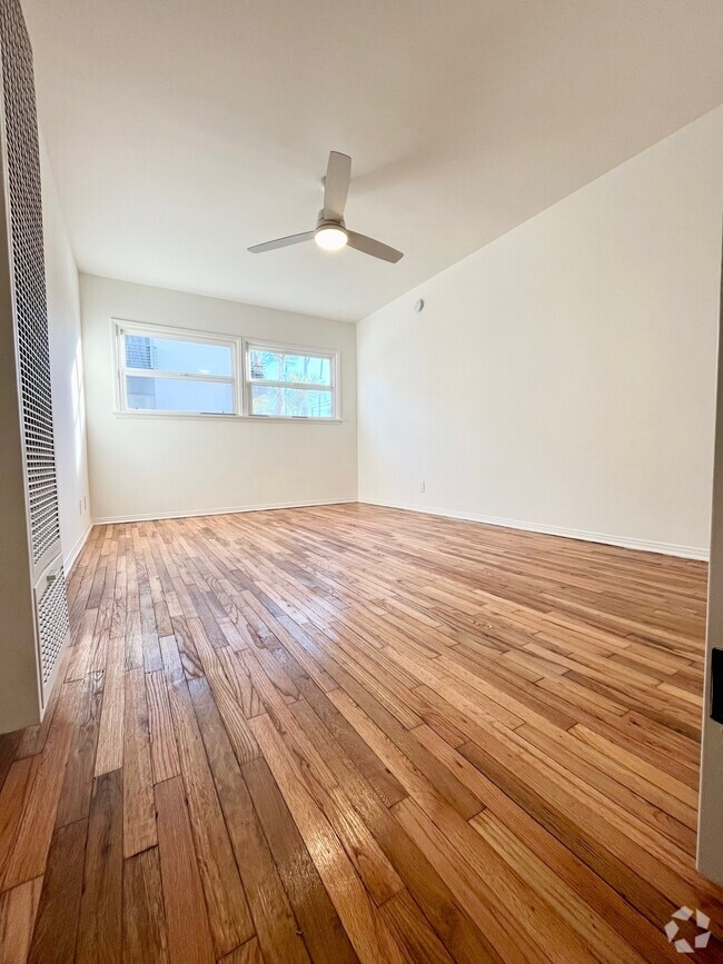 Building Photo - 2129 Ocean Ave Unit 9 Rental