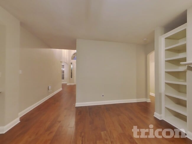 Photo - 2304 Greenview Dr