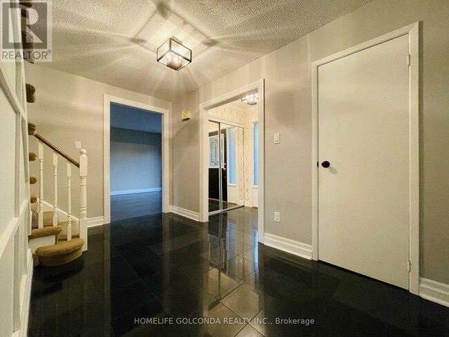 Photo - 909 Ferndale Crescent