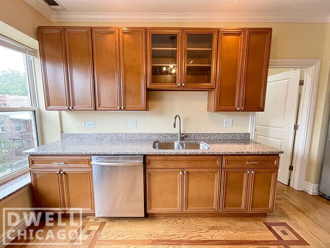 3E - 6355 N Lakewood Ave Unit 3E