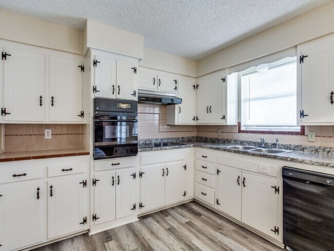 Photo - 420 Vicki Pl