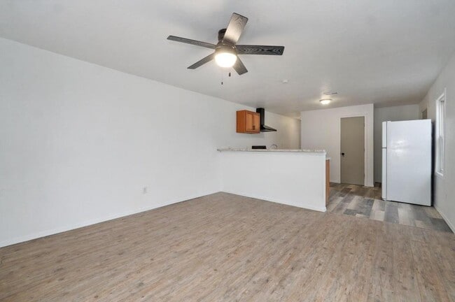 Photo - 513 S Broadway Ave