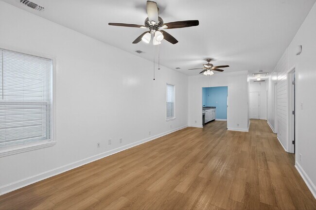 Photo - Cozy bungalow close to everything