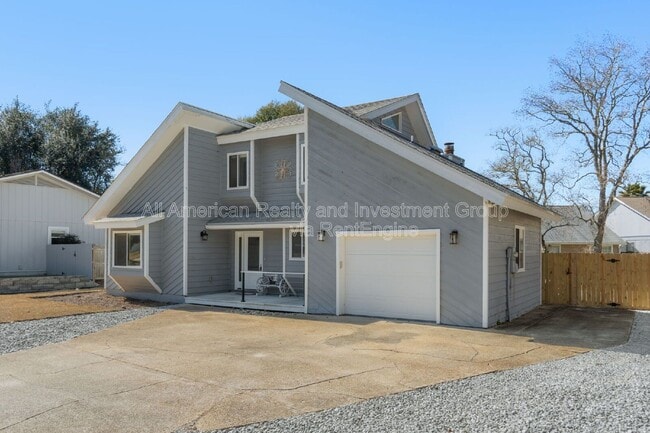 Photo - 41 Solar St