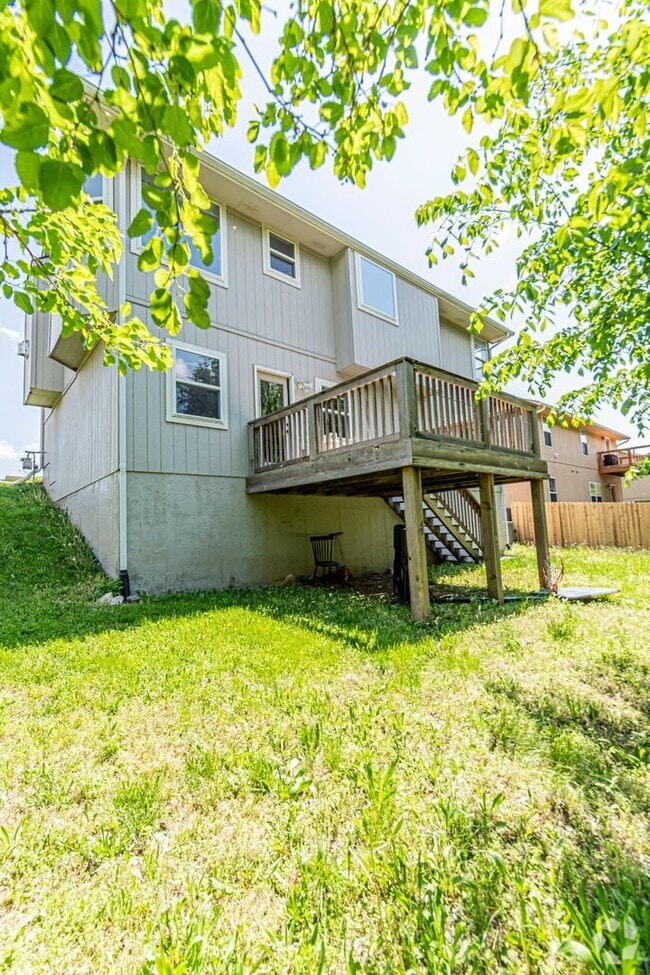 Building Photo - Spacious single family home