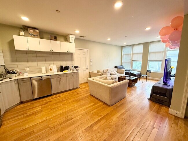 Photo - 299 Dudley St Unit 4