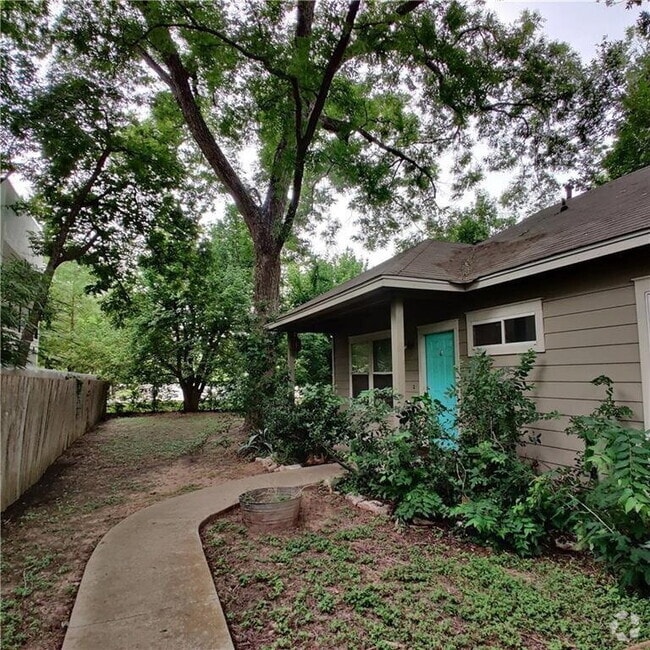 Building Photo - Cute Cottage in Govalle/ACC Campus Area! Rental