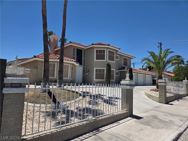 Building Photo - 3013 W Oakey Blvd