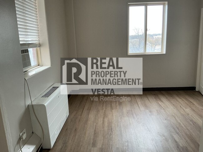 Photo - Ashley Towers