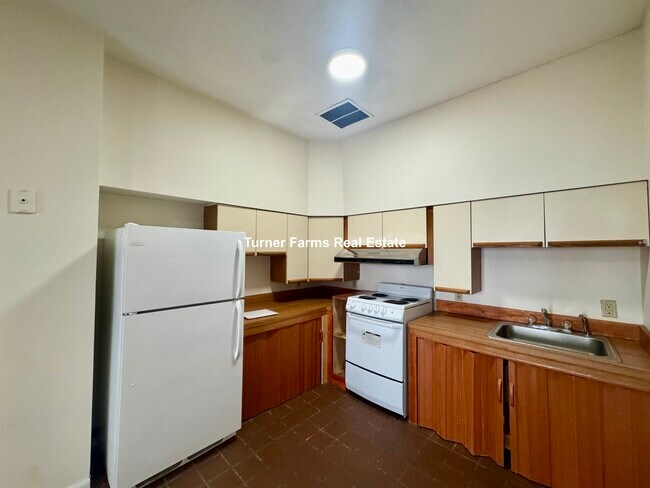 Building Photo - 82 Essex St Unit 82 Rental
