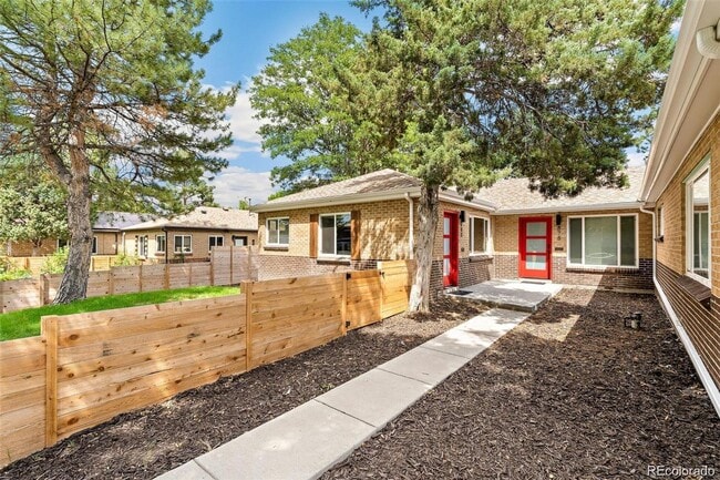 Building Photo - 878-880 Glencoe St Unit 878 Glencoe St