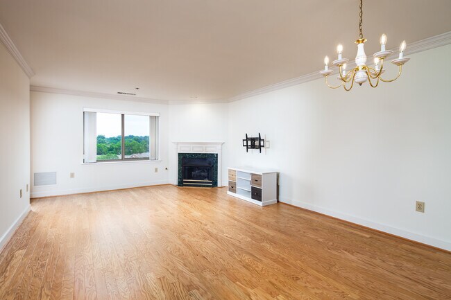 Photo - 1050 N Stuart St