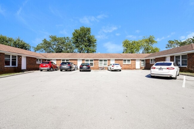 Building Photo - 415 Pinecrest St