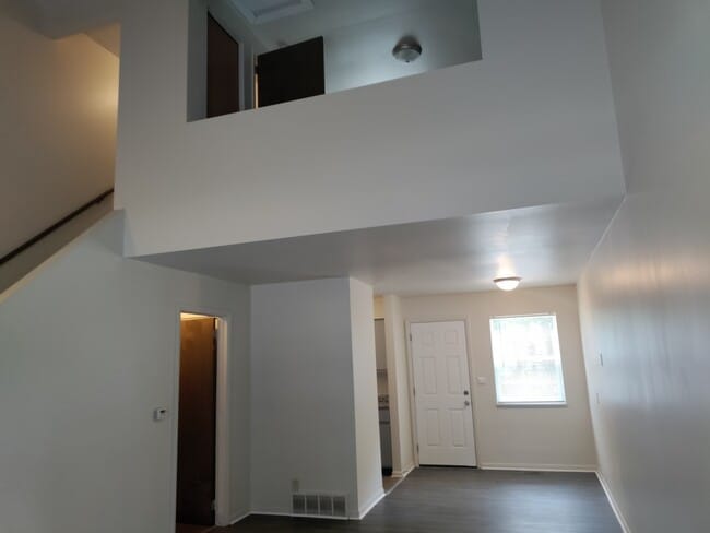 entry - Oakhill Village