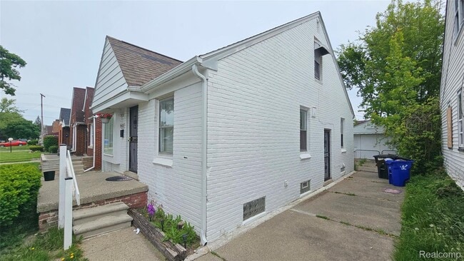 Photo - 19610 Westphalia St